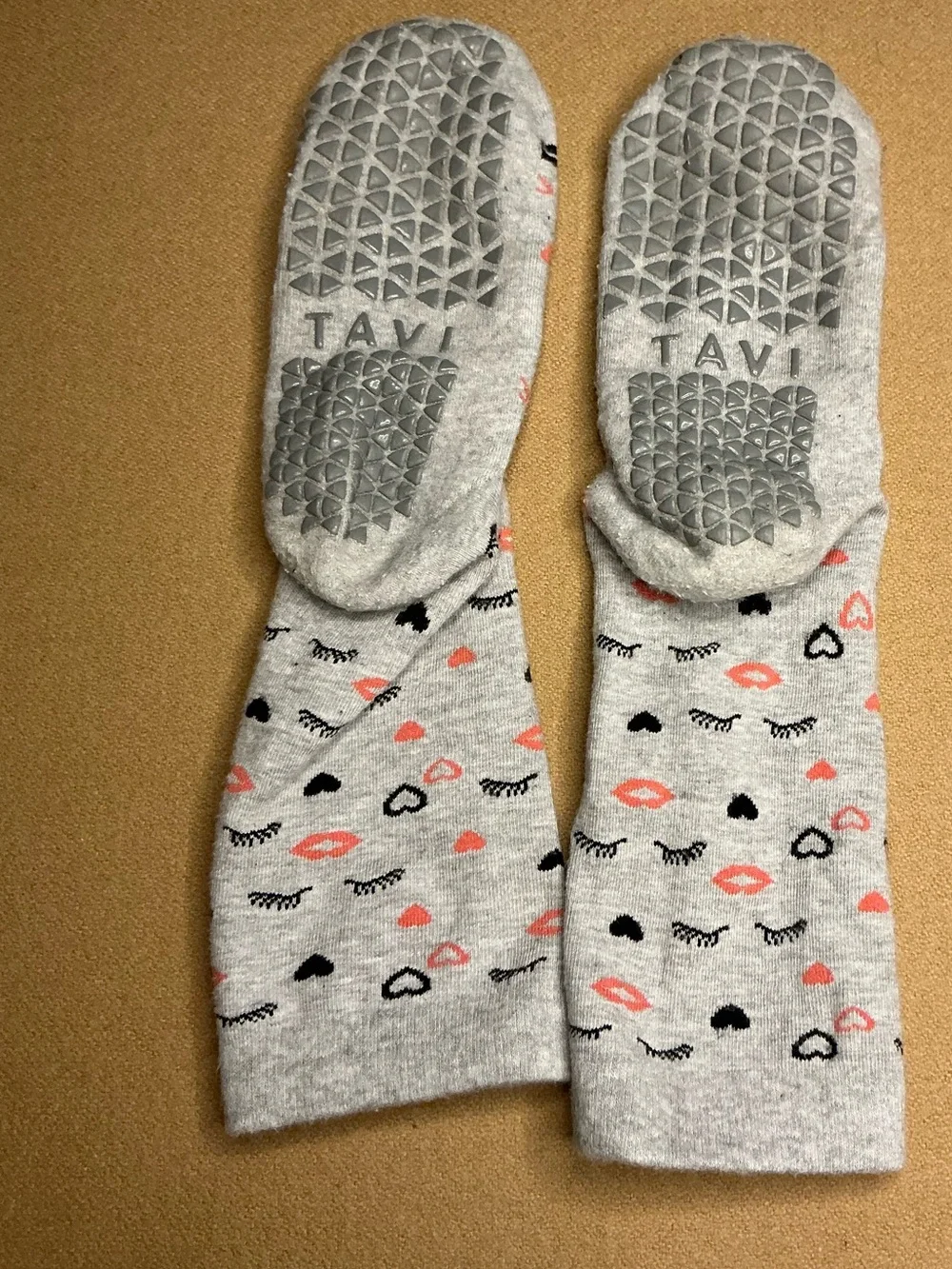 Tavi Noir grip crew socks size small ✨